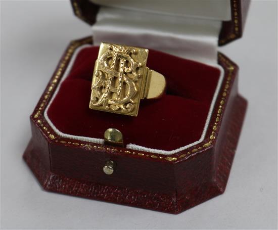 A yellow metal signet ring, 13.7g